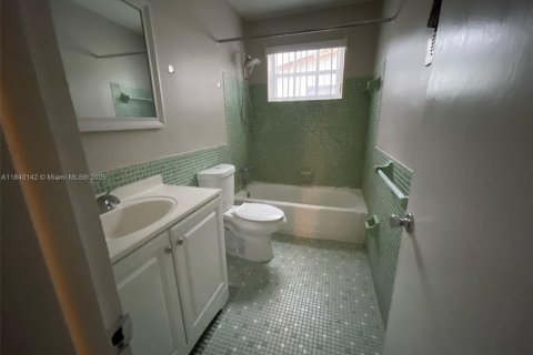 House in Miramar, Florida 4 bedrooms, 207.54 sq.m. № 1834049 - photo 6