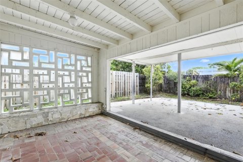 House in Miramar, Florida 4 bedrooms, 207.54 sq.m. № 1834049 - photo 26