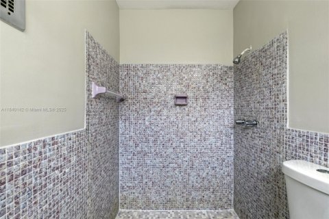 House in Miramar, Florida 4 bedrooms, 207.54 sq.m. № 1834049 - photo 29