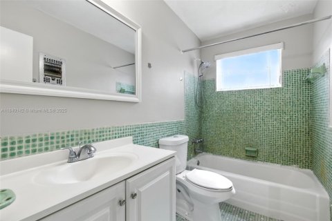House in Miramar, Florida 4 bedrooms, 207.54 sq.m. № 1834049 - photo 30