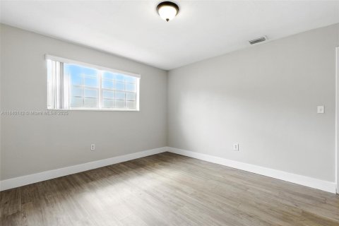 House in Miramar, Florida 4 bedrooms, 207.54 sq.m. № 1834049 - photo 20