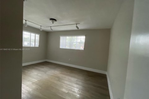 House in Miramar, Florida 4 bedrooms, 207.54 sq.m. № 1834049 - photo 8