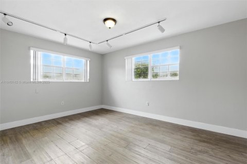 House in Miramar, Florida 4 bedrooms, 207.54 sq.m. № 1834049 - photo 22