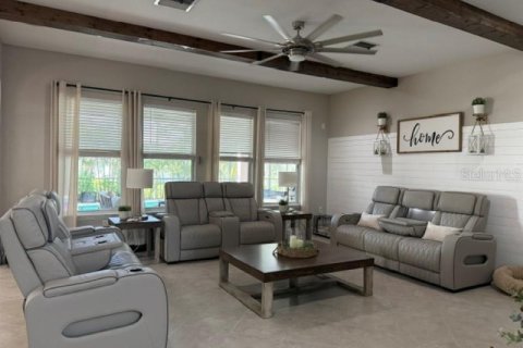 Villa ou maison à vendre à New Port Richey, Floride: 5 chambres, 389.63 m2 № 2406613 - photo 4