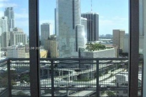 Condominio en alquiler en Miami, Florida, 2 dormitorios, 95.69 m2 № 1890258 - foto 3