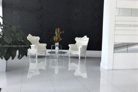 Condominio en alquiler en Miami, Florida, 2 dormitorios, 95.69 m2 № 1890258 - foto 24