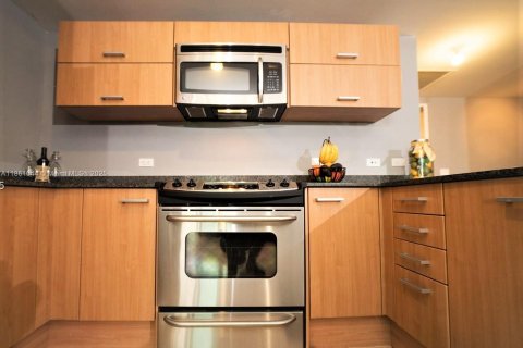 Condominio en alquiler en Miami, Florida, 2 dormitorios, 95.69 m2 № 1890258 - foto 8