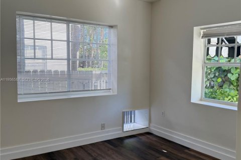 Apartamento en alquiler en Miami Beach, Florida, 1 dormitorio, 1715.63 m2 № 2011780 - foto 11