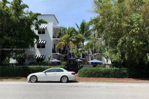 Apartamento en alquiler en Miami Beach, Florida, 1 dormitorio, 1715.63 m2 № 2011780 - foto 2