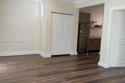 Apartamento en alquiler en Miami Beach, Florida, 1 dormitorio, 1715.63 m2 № 2011780 - foto 9