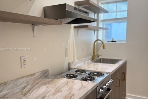 Apartamento en alquiler en Miami Beach, Florida, 1 dormitorio, 1715.63 m2 № 2011780 - foto 12