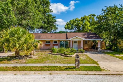 House in Kissimmee, Florida 4 bedrooms, 133.59 sq.m. № 1742841 - photo 1