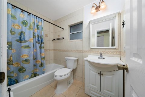 House in Kissimmee, Florida 4 bedrooms, 133.59 sq.m. № 1742841 - photo 14