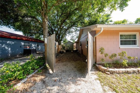 House in Kissimmee, Florida 4 bedrooms, 133.59 sq.m. № 1742841 - photo 19