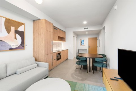 Снять в аренду кондоминиум в Майами, Флорида 1 спальня, 55.74м2, № 1992519 - фото 1