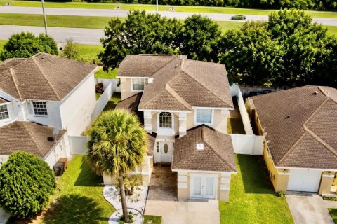 Villa ou maison à vendre à Kissimmee, Floride: 3 chambres, 148.46 m2 № 2216135 - photo 3