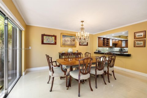 Townhouse in South Miami, Florida 3 bedrooms, 204.38 sq.m. № 1872679 - photo 8