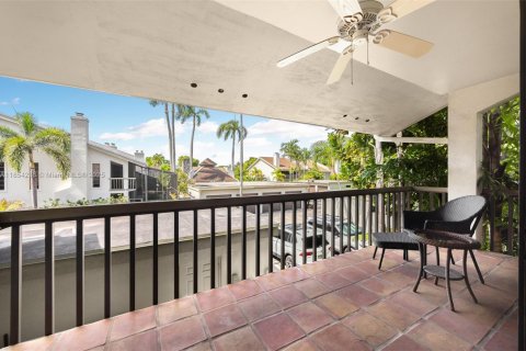 Townhouse in South Miami, Florida 3 bedrooms, 204.38 sq.m. № 1872679 - photo 17