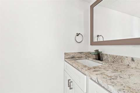 Adosado en venta en Tampa, Florida, 2 dormitorios, 178.74 m2 № 2291848 - foto 13