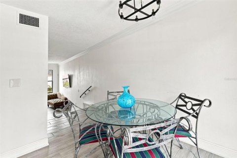 Adosado en venta en Tampa, Florida, 2 dormitorios, 178.74 m2 № 2291848 - foto 17