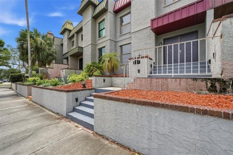 Adosado en venta en Tampa, Florida, 2 dormitorios, 178.74 m2 № 2291848 - foto 5