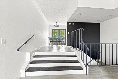 Adosado en venta en Tampa, Florida, 2 dormitorios, 178.74 m2 № 2291848 - foto 14
