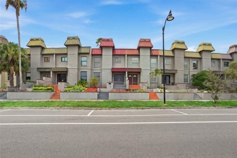 Adosado en venta en Tampa, Florida, 2 dormitorios, 178.74 m2 № 2291848 - foto 2