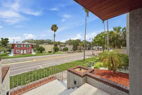 Adosado en venta en Tampa, Florida, 2 dormitorios, 178.74 m2 № 2291848 - foto 7