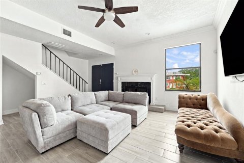 Adosado en venta en Tampa, Florida, 2 dormitorios, 178.74 m2 № 2291848 - foto 10