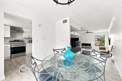 Adosado en venta en Tampa, Florida, 2 dormitorios, 178.74 m2 № 2291848 - foto 18