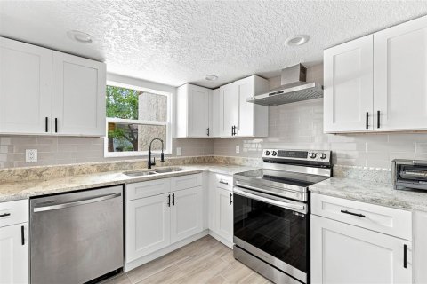 Adosado en venta en Tampa, Florida, 2 dormitorios, 178.74 m2 № 2291848 - foto 21