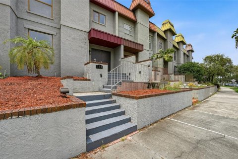 Adosado en venta en Tampa, Florida, 2 dormitorios, 178.74 m2 № 2291848 - foto 4