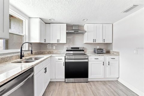 Adosado en venta en Tampa, Florida, 2 dormitorios, 178.74 m2 № 2291848 - foto 19
