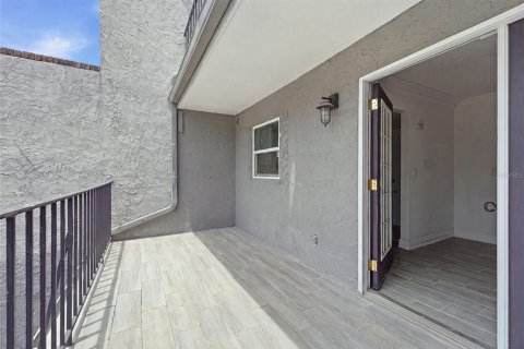 Adosado en venta en Tampa, Florida, 2 dormitorios, 178.74 m2 № 2291848 - foto 23