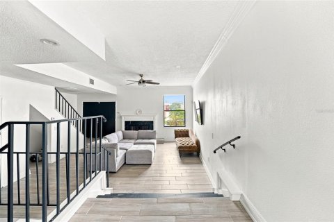 Adosado en venta en Tampa, Florida, 2 dormitorios, 178.74 m2 № 2291848 - foto 15