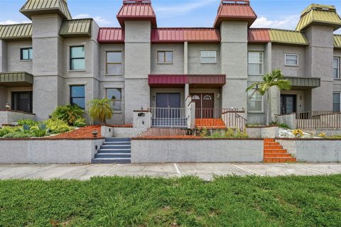 Adosado en venta en Tampa, Florida, 2 dormitorios, 178.74 m2 № 2291848 - foto 3