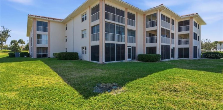 Condo in Bradenton, Florida, 2 bedrooms  № 2376882