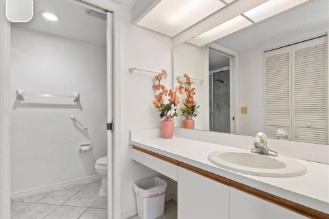 Condo in Bradenton, Florida, 2 bedrooms  № 2376882 - photo 19