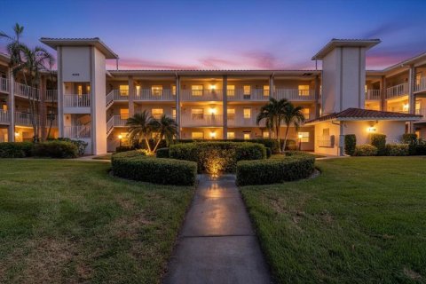 Condo in Bradenton, Florida, 2 bedrooms  № 2376882 - photo 3