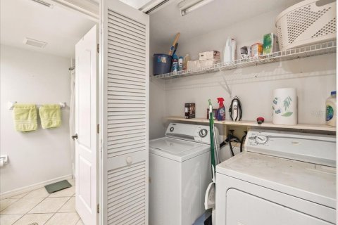 Condo in Bradenton, Florida, 2 bedrooms  № 2376882 - photo 16