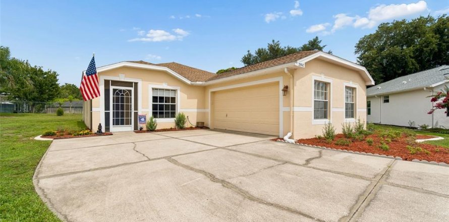Villa ou maison à Land O' Lakes, Floride 2 chambres, 136.94 m2 № 2227581