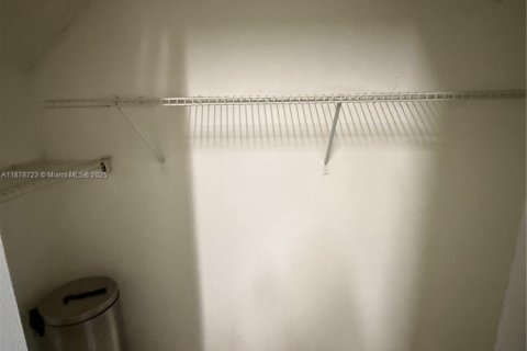 Townhouse in Hialeah, Florida 1 bedroom, 82.4 sq.m. № 1927569 - photo 12