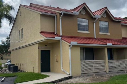 Townhouse in Hialeah, Florida 1 bedroom, 82.4 sq.m. № 1927569 - photo 2