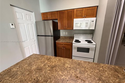 Townhouse in Hialeah, Florida 1 bedroom, 82.4 sq.m. № 1927569 - photo 7