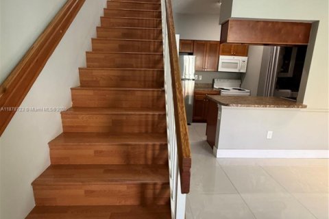 Townhouse in Hialeah, Florida 1 bedroom, 82.4 sq.m. № 1927569 - photo 13