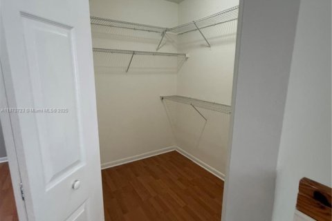 Townhouse in Hialeah, Florida 1 bedroom, 82.4 sq.m. № 1927569 - photo 23