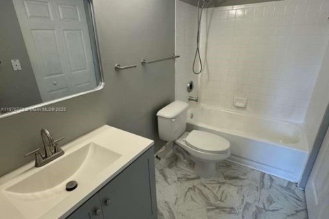 Townhouse in Hialeah, Florida 1 bedroom, 82.4 sq.m. № 1927569 - photo 16