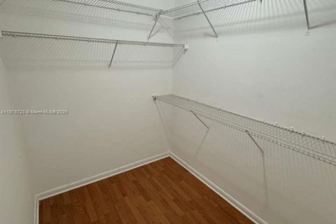 Townhouse in Hialeah, Florida 1 bedroom, 82.4 sq.m. № 1927569 - photo 24