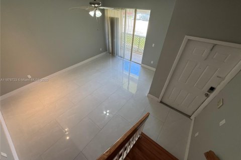 Townhouse in Hialeah, Florida 1 bedroom, 82.4 sq.m. № 1927569 - photo 15