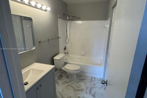Townhouse in Hialeah, Florida 1 bedroom, 82.4 sq.m. № 1927569 - photo 17